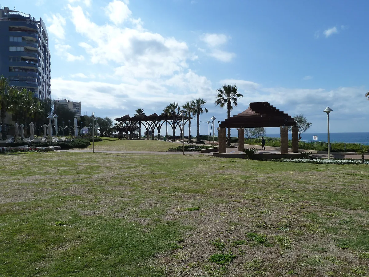 The clifftop promenade in Netanya